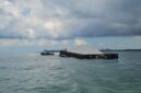 Sebuah tongkang bermuatan batu granit terbalik di perairan Batu Ampar, Kota Batam, Kepulauan Riau, Rabu (24/6/2026). Foto;Basarnas