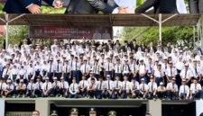 Pelaksana Harian (Plh) Wali Kota Batam, Li Claudia Chandra, mengajak masyarakat memperkuat persatuan dan menjaga kerukunan di tengah keberagaman saat memimpin Upacara Bendera Peringatan Hari Lahir Pancasila Tingkat Kota Batam 2026 di Dataran Engku Putri, Batam Centre, Senin (1/6/2026). Foto:Dok. Diskominfo Batam