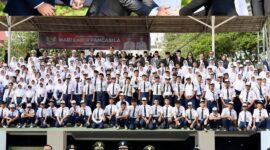 Pelaksana Harian (Plh) Wali Kota Batam, Li Claudia Chandra, mengajak masyarakat memperkuat persatuan dan menjaga kerukunan di tengah keberagaman saat memimpin Upacara Bendera Peringatan Hari Lahir Pancasila Tingkat Kota Batam 2026 di Dataran Engku Putri, Batam Centre, Senin (1/6/2026). Foto:Dok. Diskominfo Batam