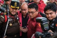 Kejaksaan Agung menahan mantan Kepala Badan Gizi Nasional (BGN) Dadan Hindayana bersama dua mantan Wakil Kepala BGN, Sonny Sonjaya dan Lodewyk Pusung, usai menjalani pemeriksaan di Gedung Bundar Kejagung, Jakarta Selatan, Rabu (3/6/2026). Foto:Kumparan