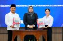 Pelaksana Harian (Plh) Wali Kota Batam, Li Claudia Chandra, menerima langsung Laporan Hasil Pemeriksaan (LHP) BPK bersama Wakil Ketua II DPRD Kota Batam, Budi Mardianto. Foto:Istimewa