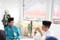 Kepala Dinas Komunikasi dan Informatika Kota Batam, Rudi Panjaitan bersama Wali Kota Batam Amsakar Achmad, Senin (8/6/2026). Foto:Diskominfo Batam