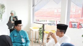 Kepala Dinas Komunikasi dan Informatika Kota Batam, Rudi Panjaitan bersama Wali Kota Batam Amsakar Achmad, Senin (8/6/2026). Foto:Diskominfo Batam