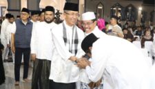 Ribuan jemaah memadati Masjid Agung Raja Hamidah, dalam peringatan Tahun Baru Islam 1 Muharam 1448 Hijriah yang digelar Pemerintah Kota Batam, Batamcentre, Senin (15/6/2026) malam. Foto:Diskominfo