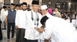 Ribuan jemaah memadati Masjid Agung Raja Hamidah, dalam peringatan Tahun Baru Islam 1 Muharam 1448 Hijriah yang digelar Pemerintah Kota Batam, Batamcentre, Senin (15/6/2026) malam. Foto:Diskominfo
