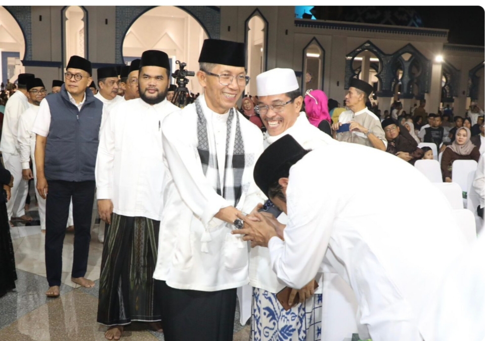 Ribuan jemaah memadati Masjid Agung Raja Hamidah, dalam peringatan Tahun Baru Islam 1 Muharam 1448 Hijriah yang digelar Pemerintah Kota Batam, Batamcentre, Senin (15/6/2026) malam. Foto:Diskominfo