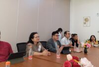 Asisten Deputi Bidang SDM, Umum, dan Komunikasi Kedeputian Wilayah II BPJS Kesehatan, Jenal M. Sambas didampingi Kepala Cabang BPJS Kesehatan Batam Harry Nurdiansyah dan BPJS Kesehatan Tanjungpinang dalam kegiatan Media Gathering Provinsi Kepulauan Riau 2026 yang digelar di Batam Center, Kamis (18/6/2026). Foto:Rega/matapedia