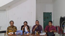 Ketua Lembaga Pengembangan Pesparawi Daerah (LPPD) Kepri, Jumaga Nadeak saat konferensi pers, Senin (29/6/2026). Foto:Rega/ matapedia