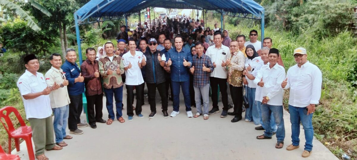 Syukuran rampung pembangunan row jalan di Tanjunguncang oleh Anggota DPRD Batam Rudi dan Arlon, Minggu (14/6/2026). Foto: Istimewa