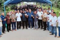 Syukuran rampung pembangunan row jalan di Tanjunguncang oleh Anggota DPRD Batam Rudi dan Arlon, Minggu (14/6/2026). Foto: Istimewa