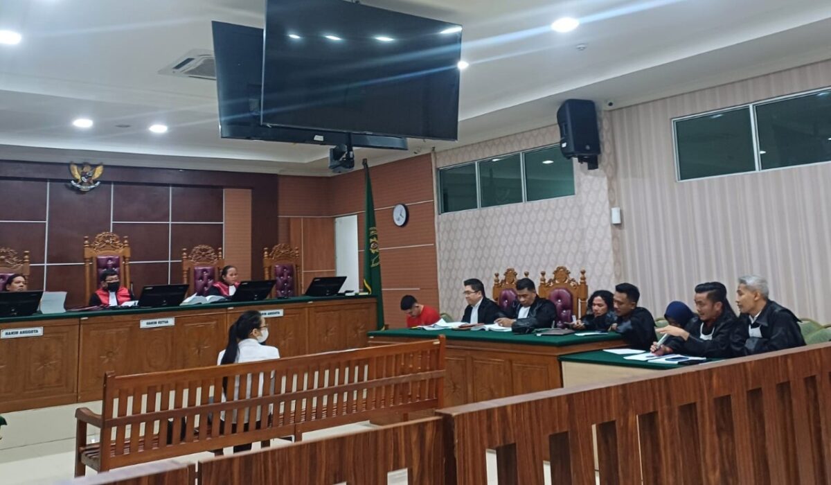 Sidang lanjutan kasus dugaan pembunuhan Dwi Putri Apriliandini, seorang calon lady companion (LC) di Batam, kembali mengungkap fakta-fakta baru di ruang sidang Pengadilan Negeri Batam, Senin (15/6/2026). Foto:Rega/matapedia