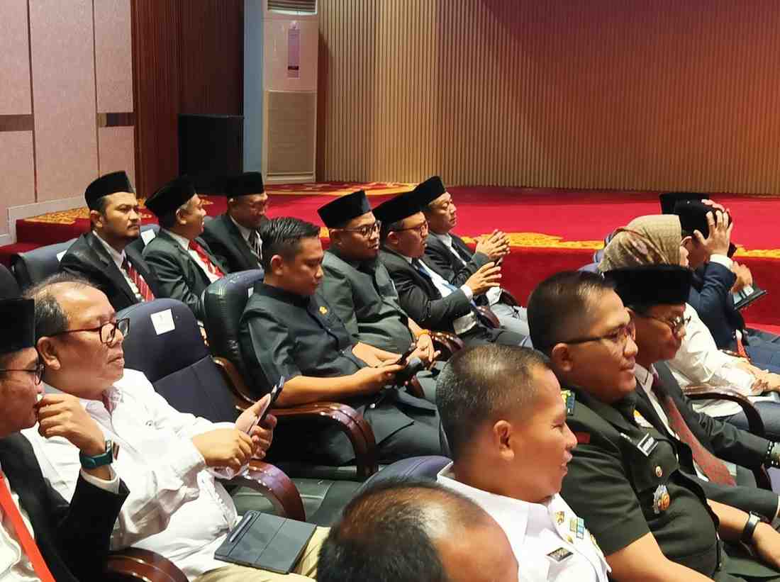 Anggota DPRD Batam Muhammad Syafei menghadiri Paripurna DPRD Kepri penyampaian LHP BPK RI. Foto:Dok. DPRD Kota Batam