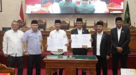Wali Kota Batam Amsakar Achmad dan Waki Ketua I DPRD Kota Batam Aweng Kurniawan. Foto:Istimewa