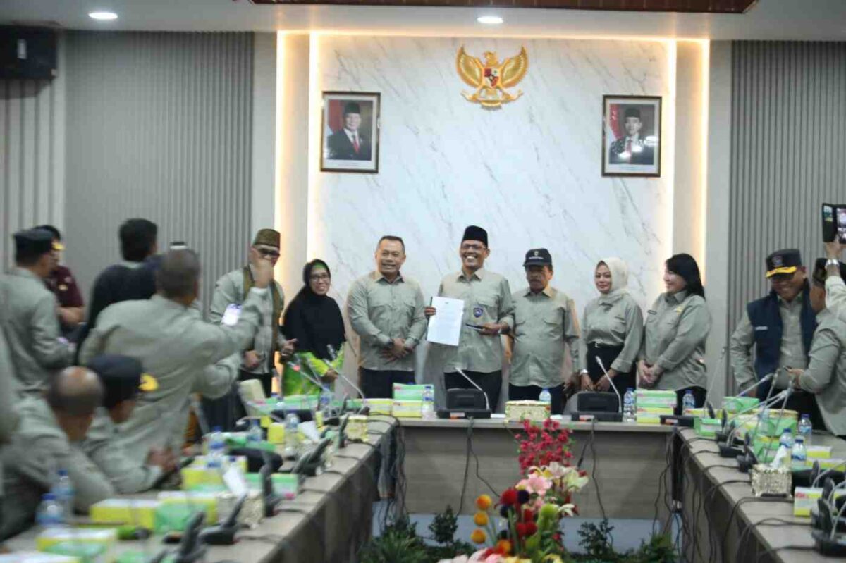 Ketua DPRD Kota Batam, Muhammad Kamaluddin, menerima kunjungan silaturahmi dan audiensi Forum Pembauran Kebangsaan (FPK) Kota Batam di ruang kerjanya, Kamis (2/7/2026). Foto:DPRD Batam
