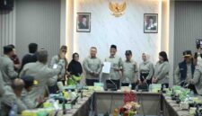 Ketua DPRD Kota Batam, Muhammad Kamaluddin, menerima kunjungan silaturahmi dan audiensi Forum Pembauran Kebangsaan (FPK) Kota Batam di ruang kerjanya, Kamis (2/7/2026). Foto:DPRD Batam