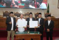 DPRD Kota Batam mengesahkan Rancangan Peraturan Daerah (Ranperda) tentang Pertanggungjawaban Pelaksanaan APBD Tahun Anggaran 2025 menjadi Peraturan Daerah (Perda) dalam rapat paripurna di Ruang Sidang Utama DPRD Kota Batam, Rabu (8/7/2026). Foto:DPRD Batam.