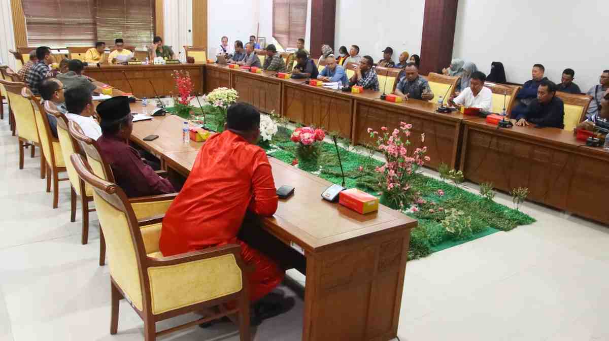 Komisi I DPRD Kota Batam memfasilitasi penyelesaian persoalan lahan yang dihadapi warga Kampung Belian Perpat, RT 004/RW 002, Kelurahan Belian, Kecamatan Batam Kota, melalui Rapat Dengar Pendapat Umum (RDPU), Jumat (10/7/2026). Foto:Istimewa