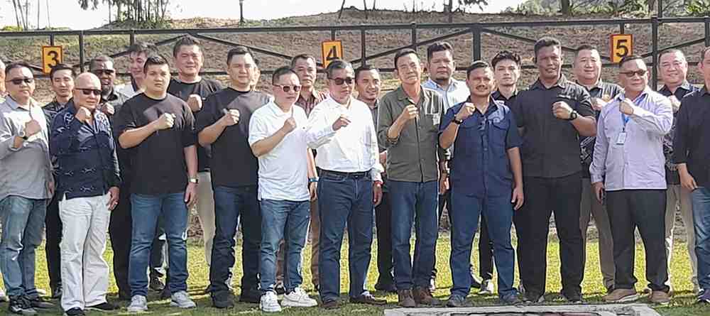 Anggota Komisi I DPRD Kota Batam, Dr. Muhammad Mustofa, saat menghadiri acara pisah sambut Komandan Yonif 10 Marinir/Satria Bhumi Yudha (Danyonif 10 Mar/SBY) di Lapangan Tembak Pistol Yonif 10 Marinir/SBY, Pulau Setokok, Sabtu (18/7/2026). Foto:DPRD Batam 