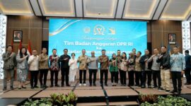 Kepala BP Batam, Amsakar Achmad, bersama Wakil Kepala BP Batam, Li Claudia Chandra, menerima kunjungan kerja Badan Anggaran (Banggar) DPR RI di Balairungsari, Batam Centre, Jumat (3/7/2026). Foto:Humas BP Batam