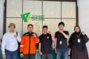 Ketua AJI Batam, Yogi Eka Sahputra tengah. Foto:Istimewa