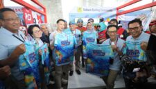 Direktur Utama Telkom Dian Siswarini bersama jajaran Direksi dan Senior Leader TelkomGroup mengunjungi booth Telkom Cycling Community pada rangkaian HUT ke-61 Telkom di The Telkom Hub, Jakarta, Senin (6/7/2026). Kehadiran komunitas internal mencerminkan semangat kolaborasi dalam mendukung transformasi perusahaan. Foto:Telkom