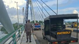 Petugas Ditpam BP Batam patroli di Jembatan Barelang untuk cegah pungli beberapa hari lalu. Foto:Istimewa