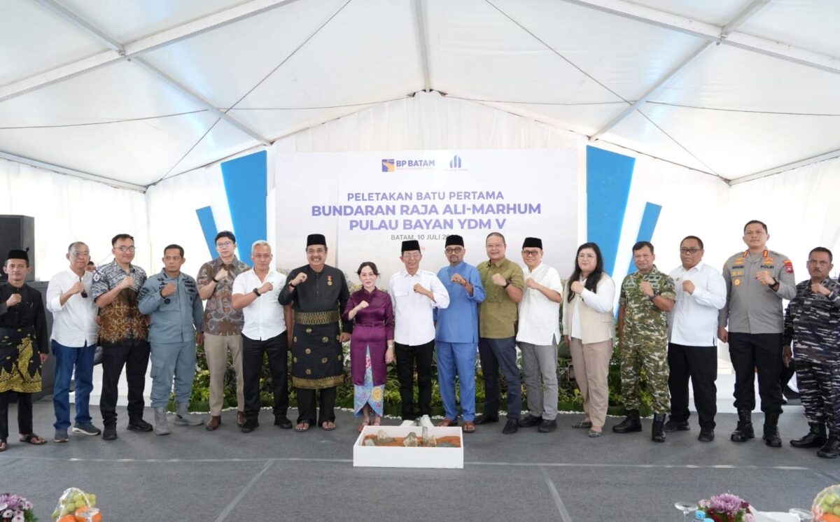 Peletakan batu pertama pembangunan Bundaran Raja Ali Marhum, Jumat (10/7/2026). Foto:Humas BP Batam