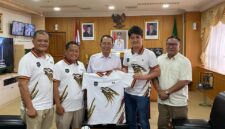 Kepala BP Batam Amsakar Achmad tengah. Foto:Ist