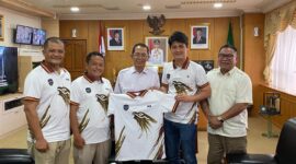 Kepala BP Batam Amsakar Achmad tengah. Foto:Ist