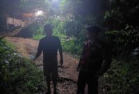 Anggota Polsek Batu Aji tengah mengimbau pemilik warung pada Sabtu (11/7/2026). Foto:Dok. Polsek Batu Aji