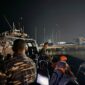 Dua nelayan yang sempat terombang-ambing di perairan perbatasan Karimun Anak-Malaysia akhirnya berhasil diselamatkan Tim SAR Gabungan, Sabtu (11/7) malam. Foto: Basarnas Tanjungpinang