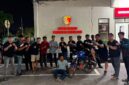 Terduga pelaku saat diamankan tim gabungan reserse Polresta Barelang. Foto:Humas Polresta Barelang