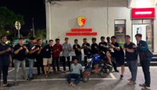 Terduga pelaku saat diamankan tim gabungan reserse Polresta Barelang. Foto:Humas Polresta Barelang