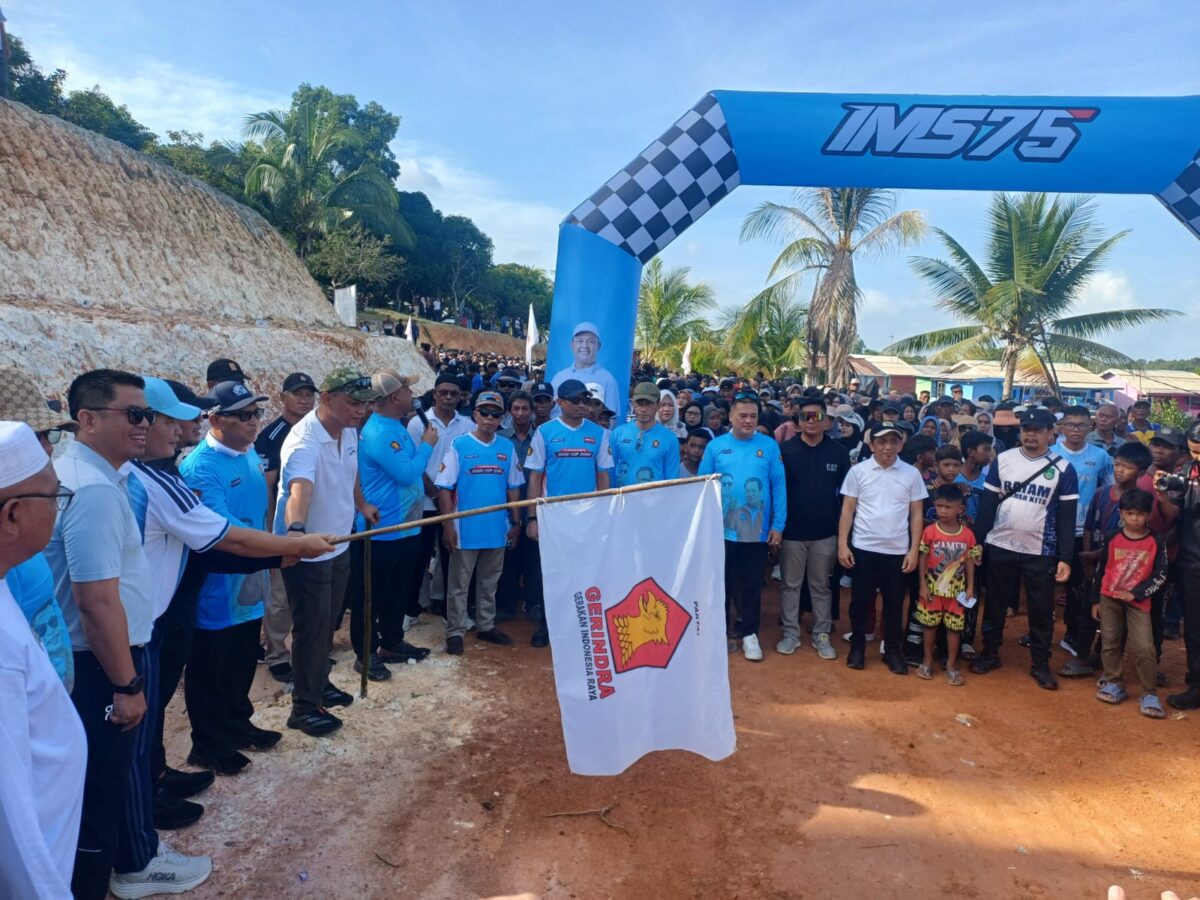 Ribuan warga memadati Pulau Kasu, Kota Batam, Sabtu (18/7/2026), mengikuti jalan santai yang menjadi rangkaian Pesta Anak Pulau atau Kasu Cup 2026. Foto:Amir/matapedia.