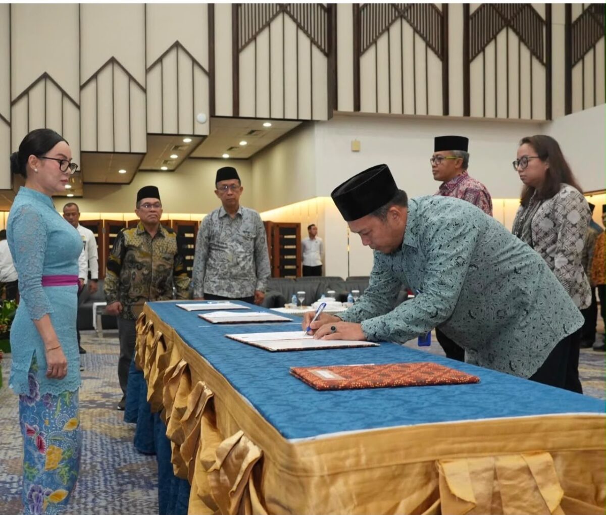 Wakil Kepala BP Batam Li Claudia Chandra saat melantik pejabat. Foto:Istimewa