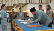 Wakil Kepala BP Batam Li Claudia Chandra saat melantik pejabat. Foto:Istimewa
