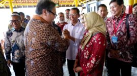 Kepala BP Batam Amsakar Achmad bersama Menteri Koordinator Bidang Perekonomian RI Airlangga Hartarto dan Wakil Perdana Menteri merangkap Menteri Perdagangan dan Industri Singapura Gan Kim Yong di Pelabuhan NPM, Nongsa, Senin (20/7/2026). Foto:Humas BP Batam. 