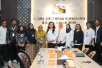 Anggota/Deputi Bidang Pelayanan Umum BP Batam, Ariastuty Sirait, menerima audiensi Kepala Kantor Bahasa Provinsi Kepulauan Riau, Titik Wijanarti, beserta jajaran di Ruang Rapat Deputi Bidang Pelayanan Umum, Selasa (21/7/2026). Foto:Humas BP Batam