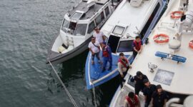 Imigrasi Batam memperketat pengawasan di jalur laut internasional melalui operasi gabungan yang menyasar dua kapal berbendera asing di perairan Sekupang dan Batu Ampar, Rabu (22/7/2026). Foto:Istimewa