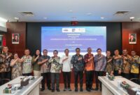 Kepala BP Batam Amsakar Achmad dan Bos Panbil Group Johanes Kennedy Aritonang serta Direktur Utama PLN Batam Kwin Fo saat MoU pengembangan KEK Tanjung Sauh di BP Batam, Kamis (23/7/2026). Foto:Humas BP Batam