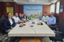 Kepala OJK Kepri Sinar Danandjaya bersama jajaran pengurus baru APPI Batam di Kantor OJK Kepri, Batam, Senin (27/7/2026). Foto:Istimewa