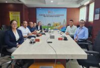 Kepala OJK Kepri Sinar Danandjaya bersama jajaran pengurus baru APPI Batam di Kantor OJK Kepri, Batam, Senin (27/7/2026). Foto:Istimewa