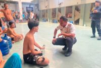 Karutan Batam Fajar Teguh Wibowo saat diskusi dengan warga binaan, Rabu (29/7/2026). Foto:Istimewa