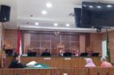 Terdakwa saat menjalani tuntutan dari JPU dalam persidangan di Pengadilan Negeri Batam, Selasa (30/6/2026). Foto:matapedia