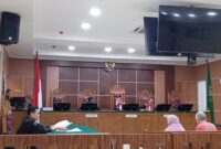 Terdakwa saat menjalani tuntutan dari JPU dalam persidangan di Pengadilan Negeri Batam, Selasa (30/6/2026). Foto:matapedia
