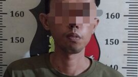 Pelaku penipuan calon jemaah umrah yang berhasil dibekuk Polsek Batuaji, di loby Bandara Hang Nadim Batam. Matapedia6.com/ Dok Polsek Batuaji