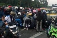 Mobil tabrak beberapa motor di simpang lampu merah Kepri Mall, Sabtu (4/7/2026). Foto:Istimewa