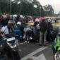 Mobil tabrak beberapa motor di simpang lampu merah Kepri Mall, Sabtu (4/7/2026). Foto:Istimewa