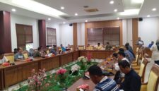 Rapat Dengar Pendapat Umum (RDPU) yang menghadirkan warga pemilik kavling PT Jeny Prima Putra, yang dipimpin Ketua Komisi I DPRD Batam, Mustofa, Jumat (10/7/2026). Foto:Rega/matapedia