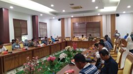 Rapat Dengar Pendapat Umum (RDPU) yang menghadirkan warga pemilik kavling PT Jeny Prima Putra, yang dipimpin Ketua Komisi I DPRD Batam, Mustofa, Jumat (10/7/2026). Foto:Rega/matapedia
